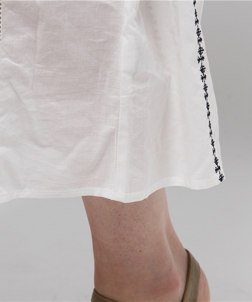 MOUSSY（マウジー）の「EMBROIDERY DRESS F（シャツ/ブラウス・レディース・ホワイト/ブラック・FREE）」の10枚目の写真