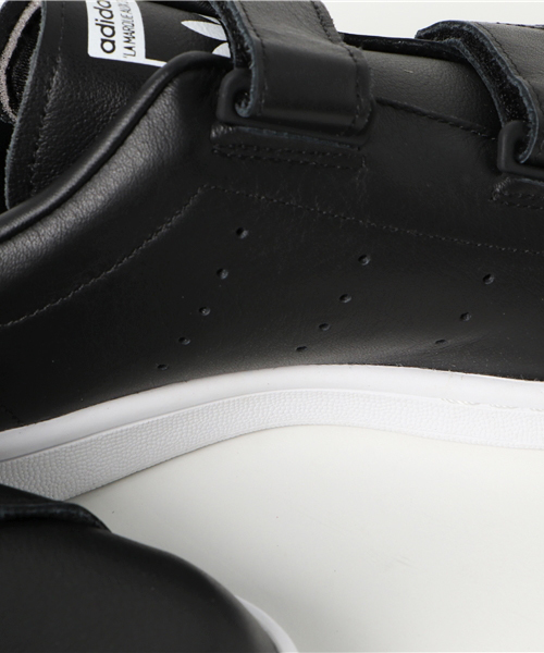 adidas（アディダス）の「ADIDAS: FAST スニーカー（スニーカー・メンズ・ブラック/ホワイト・7/6/9/8）」の5枚目の写真