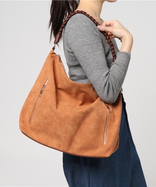 LBC(エルビーシー)の「フェイクスエード三つ編み2wayショルダー (ショルダーバッグ・レディース・ライトイエロー/ライトブラウン/クリアグリーン・ONE SIZE)」の5枚目の写真