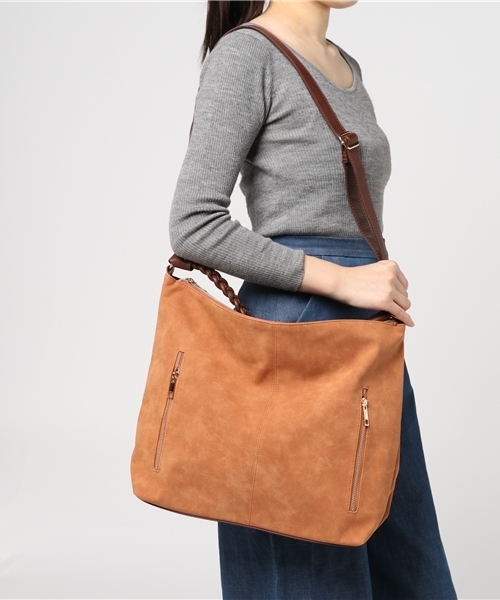 LBC(エルビーシー)の「フェイクスエード三つ編み2wayショルダー (ショルダーバッグ・レディース・ライトイエロー/ライトブラウン/クリアグリーン・ONE SIZE)」の6枚目の写真