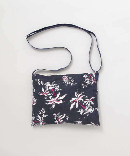 URBAN RESEARCH DOORS MENS（アーバンリサーチ ドアーズ メンズ）の「D'sh Original Print Sacoche（ショルダーバッグ・メンズ・ネイビー/オフホワイト・ONE）」の3枚目の写真