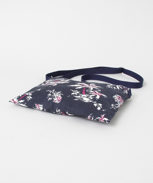 URBAN RESEARCH DOORS MENS（アーバンリサーチ ドアーズ メンズ）の「D'sh Original Print Sacoche（ショルダーバッグ・メンズ・ネイビー/オフホワイト・ONE）」の4枚目の写真