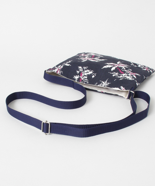 URBAN RESEARCH DOORS MENS（アーバンリサーチ ドアーズ メンズ）の「D'sh Original Print Sacoche（ショルダーバッグ・メンズ・ネイビー/オフホワイト・ONE）」の5枚目の写真