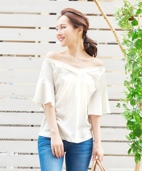 KOBE LETTUCE(コウベレタス)の「フリルスリーブオフショルダーカットソートップス(Tシャツ/カットソー・レディース・オフホワイト/ホワイト系その他/ピンク/オレンジ/ブルー系その他/ブラック/カーキ/マスタード/ブルー/グリーン・FREE)」の1枚目の写真