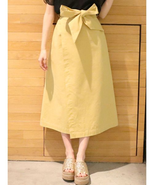 dazzlin（ダズリン）の「ミディ台形ラップスカート（スカート・レディース・ベージュ/イエロー/ブルー/ミント・SMALL/MEDIUM）」の4枚目の写真