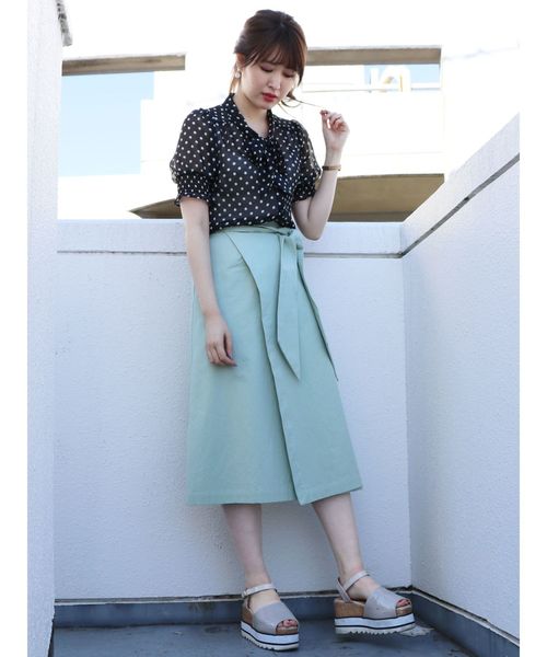 dazzlin（ダズリン）の「ミディ台形ラップスカート（スカート・レディース・ベージュ/イエロー/ブルー/ミント・SMALL/MEDIUM）」の14枚目の写真