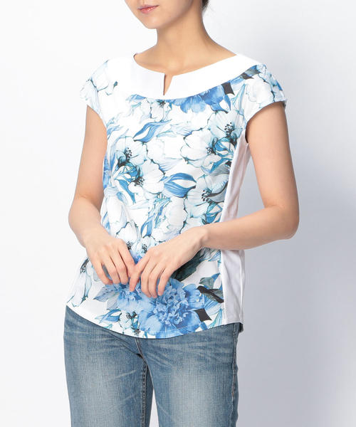 NARACAMICIE(ナラカミーチェ)の「フラワープリントノーカラープルオーバーブラウス(シャツ/ブラウス・レディース・イエロー/レッド/ブルー/ブラック・LARGE/MEDIUM/SMALL)」の7枚目の写真