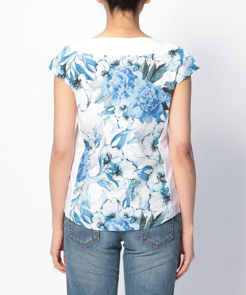 NARACAMICIE(ナラカミーチェ)の「フラワープリントノーカラープルオーバーブラウス(シャツ/ブラウス・レディース・イエロー/レッド/ブルー/ブラック・LARGE/MEDIUM/SMALL)」の8枚目の写真