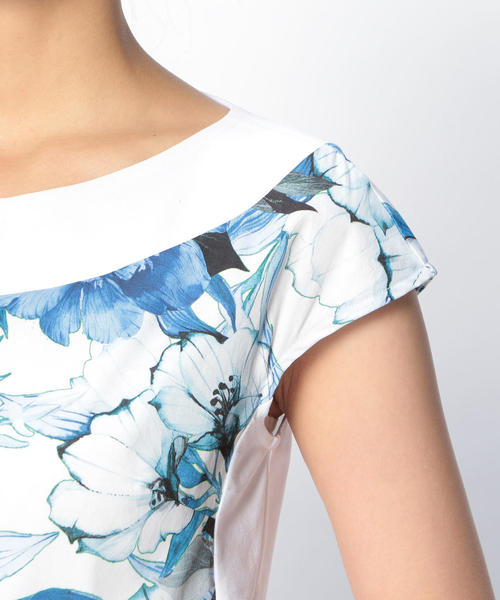 NARACAMICIE(ナラカミーチェ)の「フラワープリントノーカラープルオーバーブラウス(シャツ/ブラウス・レディース・イエロー/レッド/ブルー/ブラック・LARGE/MEDIUM/SMALL)」の11枚目の写真