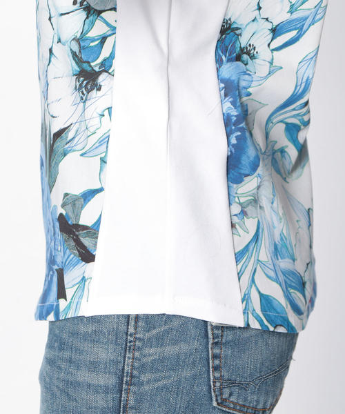 NARACAMICIE(ナラカミーチェ)の「フラワープリントノーカラープルオーバーブラウス(シャツ/ブラウス・レディース・イエロー/レッド/ブルー/ブラック・LARGE/MEDIUM/SMALL)」の14枚目の写真