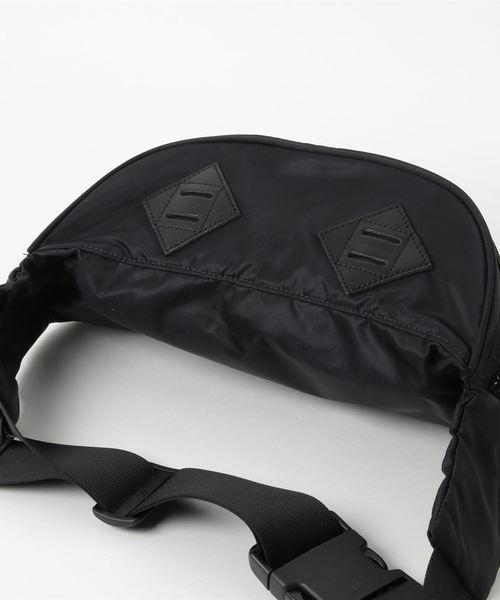 KELTY(ケルティ)の「【KELTY/ケルティ】ナイロン 光沢生地ボディバッグ エレガントミニファニー / ELEGANT MINI FANNY(ボディバッグ/ウエストポーチ・メンズ・ブラック・FREE)」の5枚目の写真