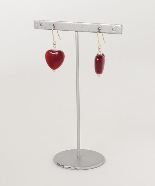 tone(トーン)の「【Uloue】マーブルハートのピアス(ピアス(両耳用)・レディース・ホワイト/レッド/グリーン/ピンクベージュ/ブラウン・FREE)」の5枚目の写真