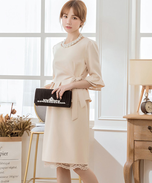 DRESS STAR(ドレス スター)の「ビジューラディアルサテンクラッチバッグ(クラッチバッグ・レディース・ブラック/ベージュ/シルバー・フリー)」の7枚目の写真