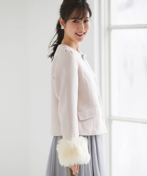 トッコクローゼット ビジュー付き 袖ファーコート tocco closet（トッコ クローゼット）の「ビジューブローチつき