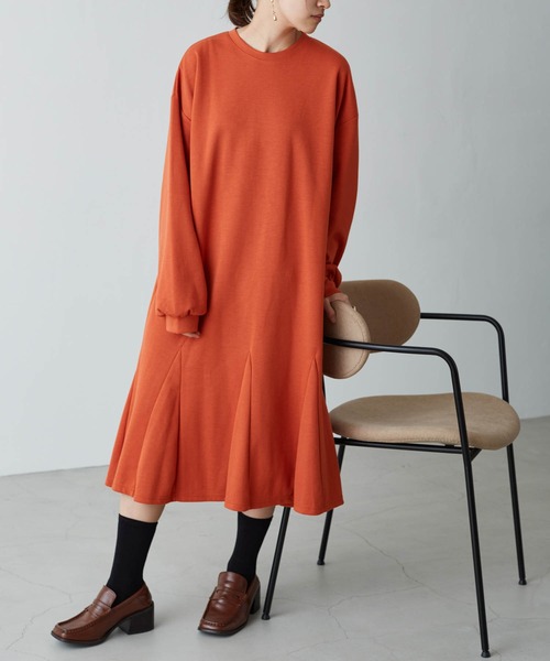 Chaco closet(チャコ クローゼット)の「スウェット フレア マーメイドフレアロングワンピース(ワンピース・レディース・ブラック/ネイビー/カーキ/杢グレー/ベージュ/オフホワイト/モカ/テラコッタ・FREE)」の6枚目の写真