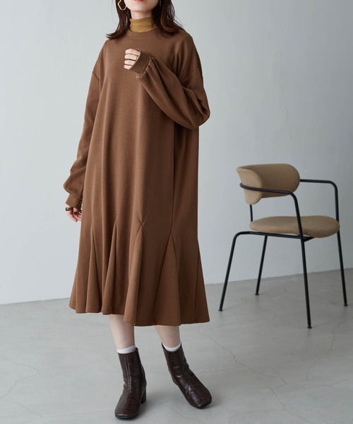 Chaco closet(チャコ クローゼット)の「スウェット フレア マーメイドフレアロングワンピース(ワンピース・レディース・ブラック/ネイビー/カーキ/杢グレー/ベージュ/オフホワイト/モカ/テラコッタ・FREE)」の5枚目の写真