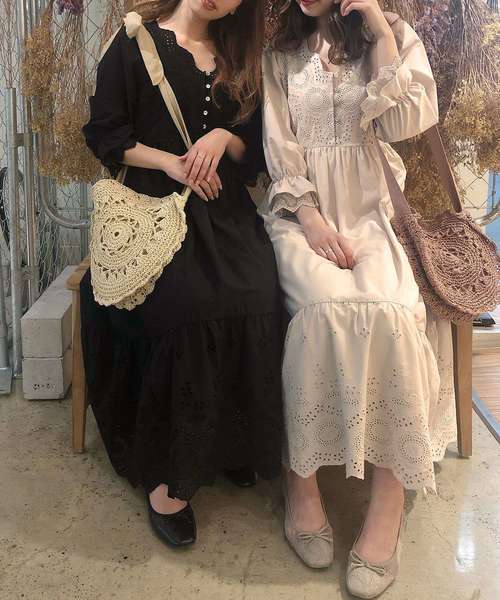 one after another NICE CLAUP(ワンアフターアナザーナイスクラップ)の「【WEB限定】カットワークレースロングワンピース(ワンピース・レディース・ブラック/ベージュ/オフホワイト/パープル・FREE)」の12枚目の写真