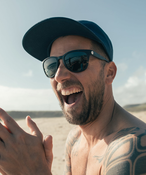 sunski（サンスキ）の「SUNSKI（サンスキー）TOPEKA　トペカ　偏光レンズサングラス　再生ポリカーボネイト仕様（サングラス・メンズ・その他/ブラウン系その他/ブラウン/ブラック・FREE）」の4枚目の写真