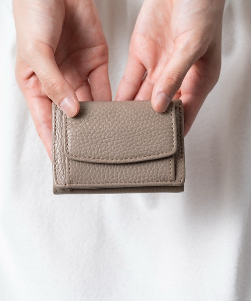 MURA(ムラ)の「イタリアン/フルグレイン シュリンク レザー スキミング防止 ミニ財布 三つ折り財布(財布・レディース・ブラック/グレー/イエロー/オレンジ/グリーン/イエロー系その他/ブラウン系その他/ピンク系その他2/ブルー系その他/グリーン系その他/ピンク系その他/ブルー系その他2・FREE)」の4枚目の写真