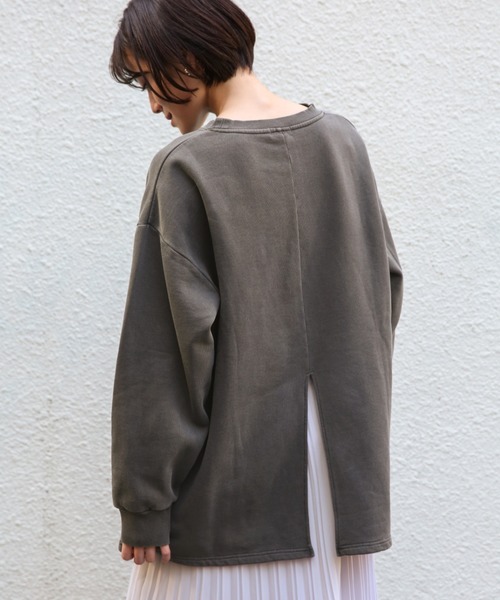 LOWRYS FARM（ローリーズファーム）の「ピグメントウラケＢＩＧプルオーバー　867024（スウェット・レディース・チャコールグレー/ベージュ/グリーン/パープル・FREE）」の2枚目の写真