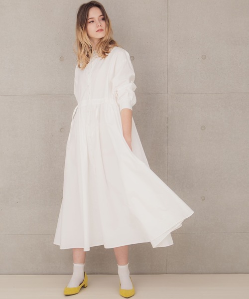 anown(アノン)の「バンドカラーゆるシャツワンピース【ファッションインフルエンサー MAYUKO×anown 限定コラボ】(シャツワンピース・レディース・ホワイト/ベージュ/ブルー・FREE)」の4枚目の写真