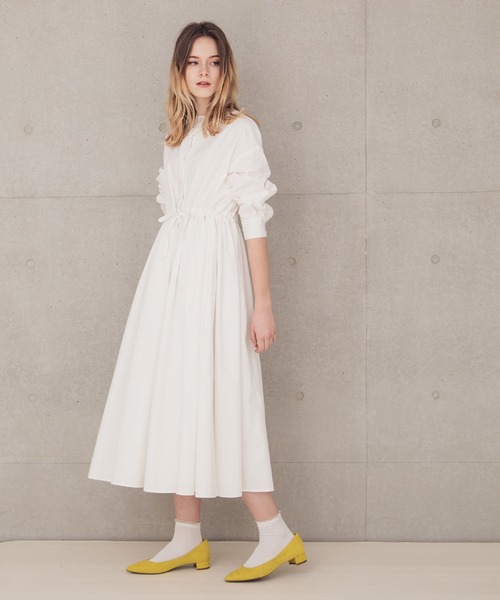 anown(アノン)の「バンドカラーゆるシャツワンピース【ファッションインフルエンサー MAYUKO×anown 限定コラボ】(シャツワンピース・レディース・ホワイト/ベージュ/ブルー・FREE)」の5枚目の写真