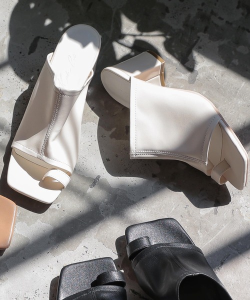 KOBE LETTUCE（コウベレタス）の「ソフトタッチトングチャンキーサンダル（サンダル・レディース・ブラック/アイボリー/キャメル・LL/S/M/L）」の2枚目の写真