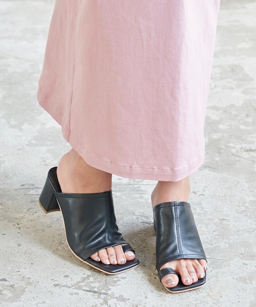 KOBE LETTUCE（コウベレタス）の「ソフトタッチトングチャンキーサンダル（サンダル・レディース・ブラック/アイボリー/キャメル・LL/S/M/L）」の3枚目の写真