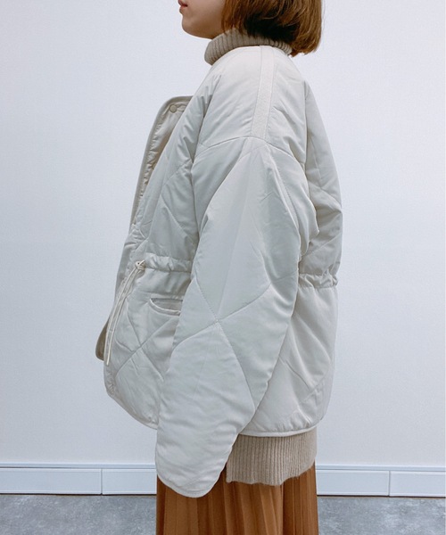 ap retro（アプレトロ）の「リバーシブルキルティング×ボアジャケット【ZOZO限定アイテム】（ノーカラージャケット・レディース・オフホワイト/カーキ/モカ・FREE）」の4枚目の写真