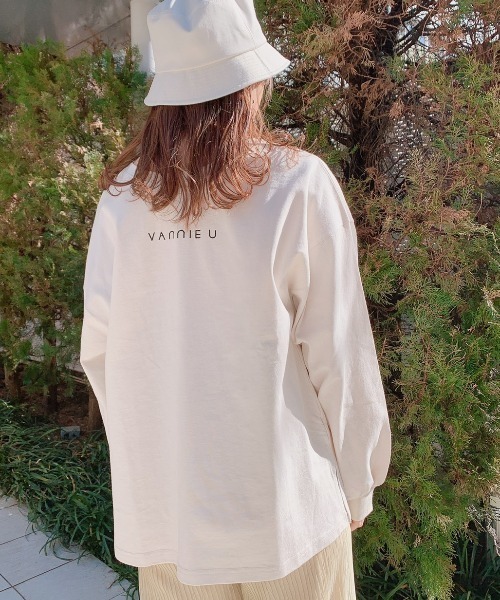 VANNIE U（ヴァニーユー）の「２WAYプリントロゴロンT（Tシャツ/カットソー・レディース・ホワイト系その他2/ホワイト系その他3/ホワイト系その他4/ホワイト系その他/ベージュ/グレイッシュベージュ/レモンイエロー/ミント/ライム・FREE）」の4枚目の写真