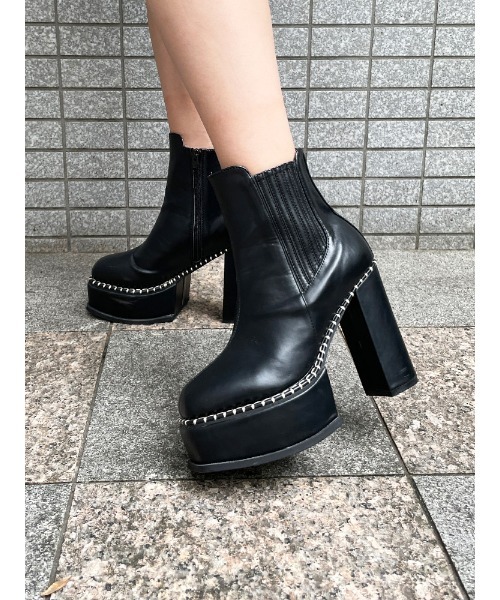 ENVYM(アンビー)の「ステッチサイドゴアブーツ(ブーツ・レディース・ブラック/ベージュ・22.5cm/24.5cm/23.5cm)」の2枚目の写真