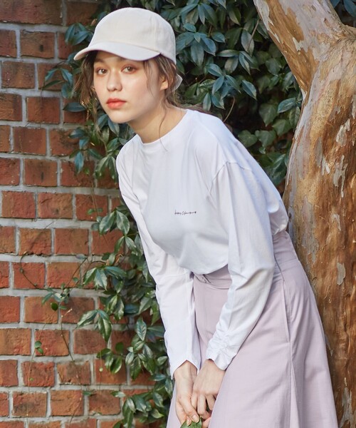Feroux(フェルゥ)の「【洗える】バックフォトロング Tシャツ(Tシャツ/カットソー・レディース・ブラック系1/ベージュ系/アイボリー系・2)」の4枚目の写真