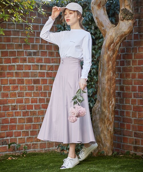 Feroux(フェルゥ)の「【洗える】バックフォトロング Tシャツ(Tシャツ/カットソー・レディース・ブラック系1/ベージュ系/アイボリー系・2)」の6枚目の写真