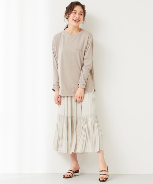 Feroux(フェルゥ)の「【洗える】バックフォトロング Tシャツ(Tシャツ/カットソー・レディース・ブラック系1/ベージュ系/アイボリー系・2)」の8枚目の写真