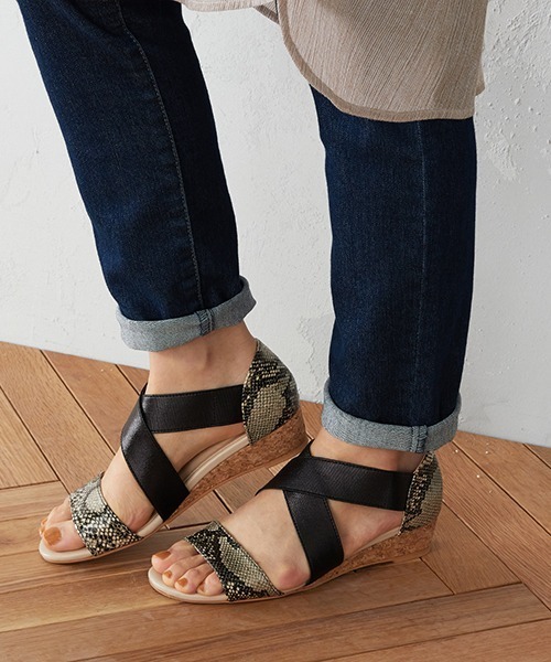 COMME CA ISM（コムサイズム）の「クロスゴム サンダル（サンダル・レディース・パイソン/ブラウン/ブラック・23.5cm/24.5cm）」の3枚目の写真