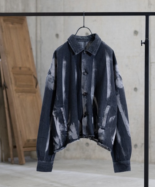 JOHN'S CLOSET（ジョンズクローゼット）の「【i】ブリーチデニムショート丈ジャケット（デニムジャケット・メンズ・ブルー/ブラック・LARGE/MEDIUM）」の2枚目の写真