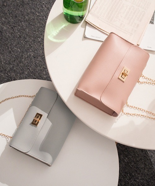 yuue' ( wear )（ユーイ）の「ゴールドチェーンショルダーバッグ（ショルダーバッグ・レディース・ライトグレー/ブラック/レッド/ベビーピンク・FREE）」の5枚目の写真