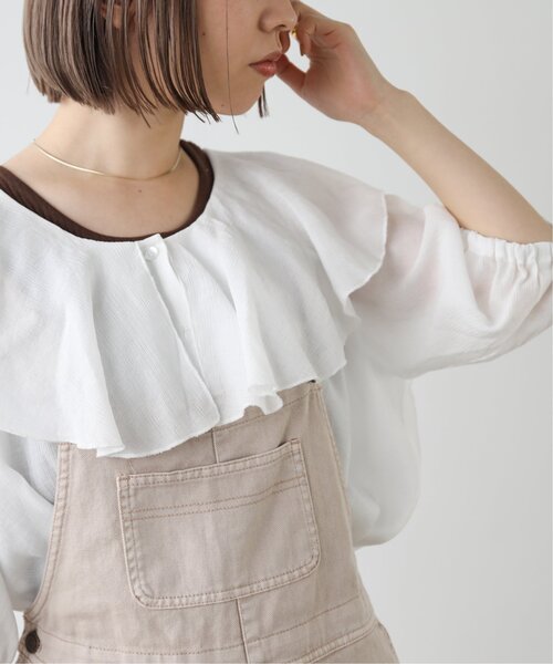 RAY CASSIN（レイカズン）の「楊柳ラッフルカラーブラウス（シャツ/ブラウス・レディース・オフホワイト/カーキ/スミクロ/テラコッタ・FREE）」の2枚目の写真