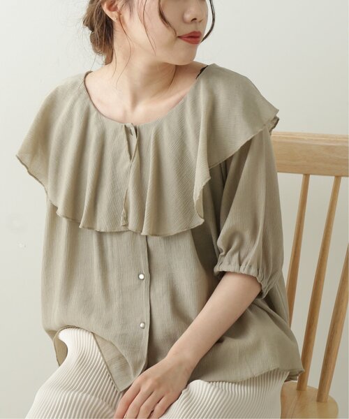 RAY CASSIN（レイカズン）の「楊柳ラッフルカラーブラウス（シャツ/ブラウス・レディース・オフホワイト/カーキ/スミクロ/テラコッタ・FREE）」の4枚目の写真