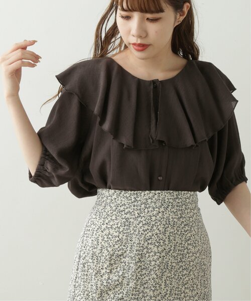 RAY CASSIN（レイカズン）の「楊柳ラッフルカラーブラウス（シャツ/ブラウス・レディース・オフホワイト/カーキ/スミクロ/テラコッタ・FREE）」の3枚目の写真