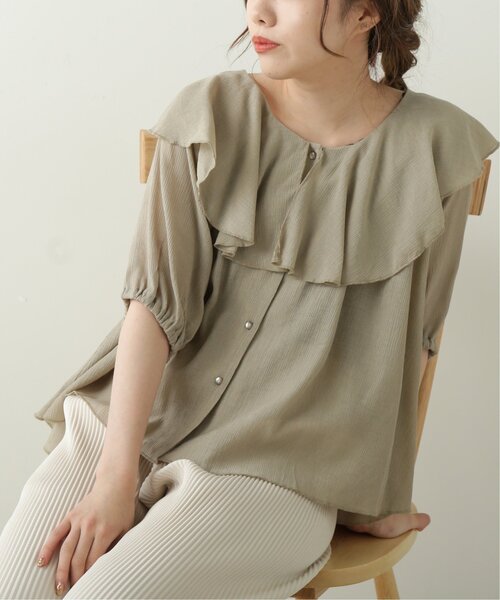 RAY CASSIN（レイカズン）の「楊柳ラッフルカラーブラウス（シャツ/ブラウス・レディース・オフホワイト/カーキ/スミクロ/テラコッタ・FREE）」の5枚目の写真