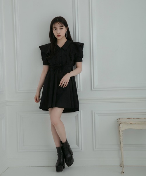 ANDGEEBEE（アンジービー）の「ラッフルフリルシャツワンピ（シャツワンピース・レディース・ブルーグレー/ホワイト/ブラック・MEDIUM）」の2枚目の写真