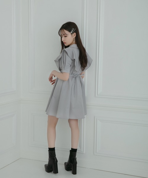 ANDGEEBEE（アンジービー）の「ラッフルフリルシャツワンピ（シャツワンピース・レディース・ブルーグレー/ホワイト/ブラック・MEDIUM）」の19枚目の写真