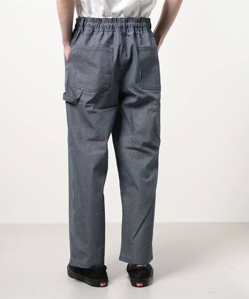 SPINNS（スピンズ）の「ヒッコリーワイドデニムペインターパンツ（その他パンツ・メンズ・ブルー系その他/ホワイト×ネイビー・M/L）」の4枚目の写真