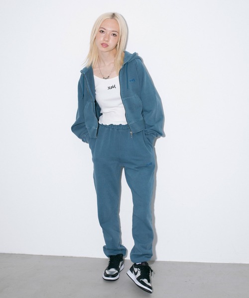 X-girl（エックスガール）の「PIGMENT-DYED SWEAT PANTS（スウェットパンツ・レディース・ブラック/ライトブルー/ホワイト・MEDIUM/SMALL）」の14枚目の写真