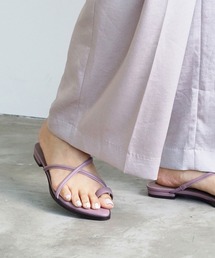 ポインテッドクロスストラップサンダル