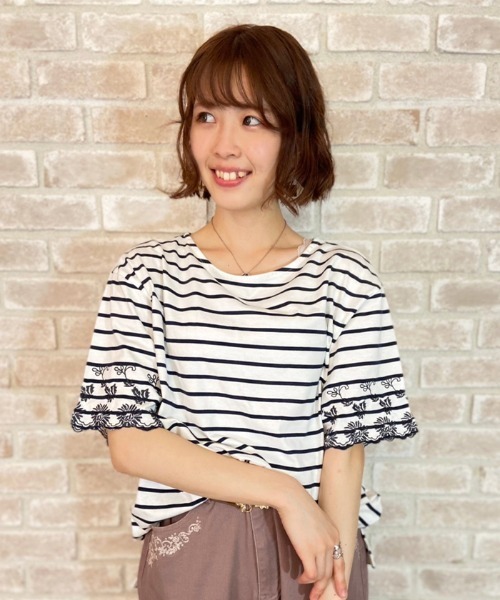 axes femme(アクシーズファム)の「袖刺繍ボーダーTシャツ(Tシャツ/カットソー・レディース・ネイビー/グレー/キナリ・MEDIUM)」の1枚目の写真