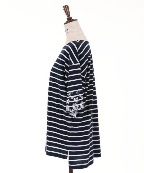 axes femme(アクシーズファム)の「袖刺繍ボーダーTシャツ(Tシャツ/カットソー・レディース・ネイビー/グレー/キナリ・MEDIUM)」の4枚目の写真