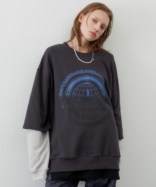 AIVER(アイバー)の「AIVER グラデーションレイヤードスウェット(スウェット・メンズ・ライトグレー/チャコールグレー/ブラック・LARGE/MEDIUM)」の2枚目の写真