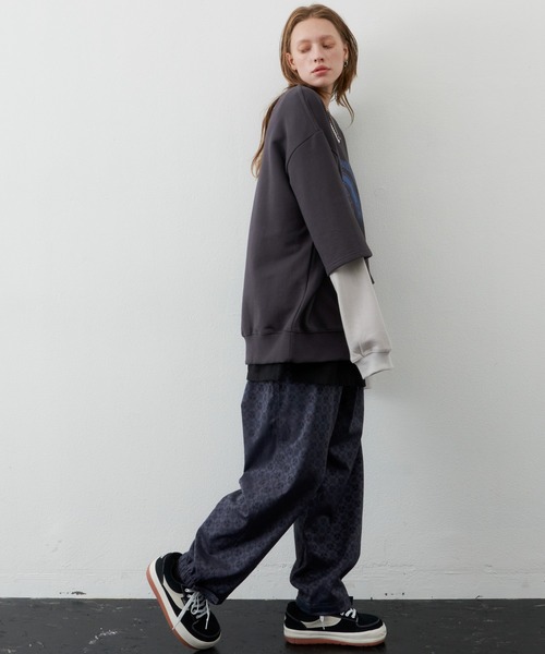 AIVER(アイバー)の「AIVER グラデーションレイヤードスウェット(スウェット・メンズ・ライトグレー/チャコールグレー/ブラック・LARGE/MEDIUM)」の18枚目の写真